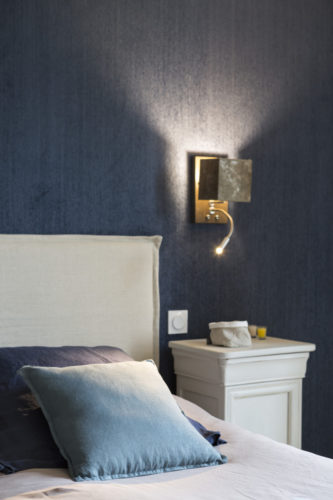 Chambre bleu nuit à Languenan par Florence Vatelot, Décoratrice UFDI à St Malo, Dinan, Dinard et Cancale (22 et 35)